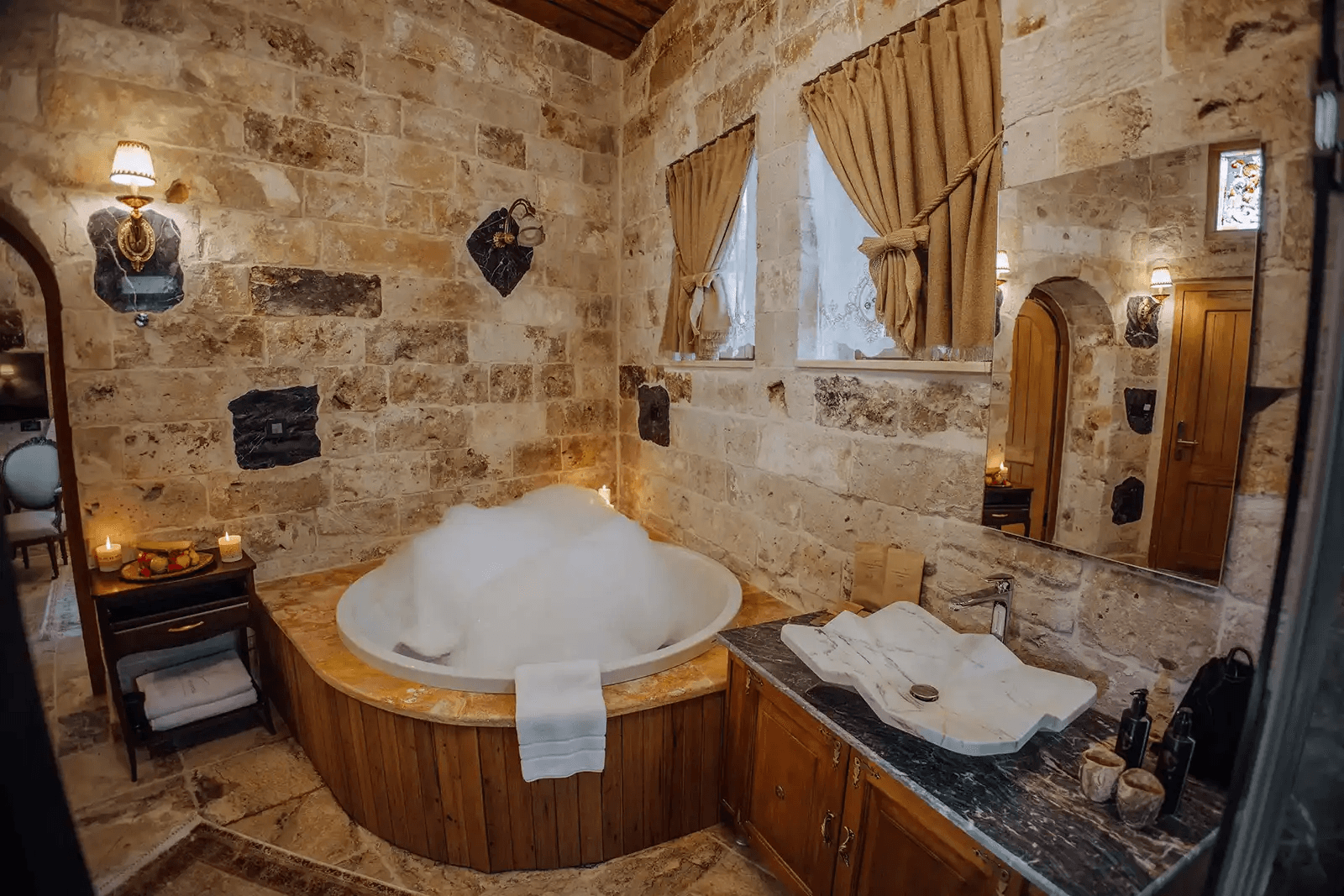 Deluxe Suite 305