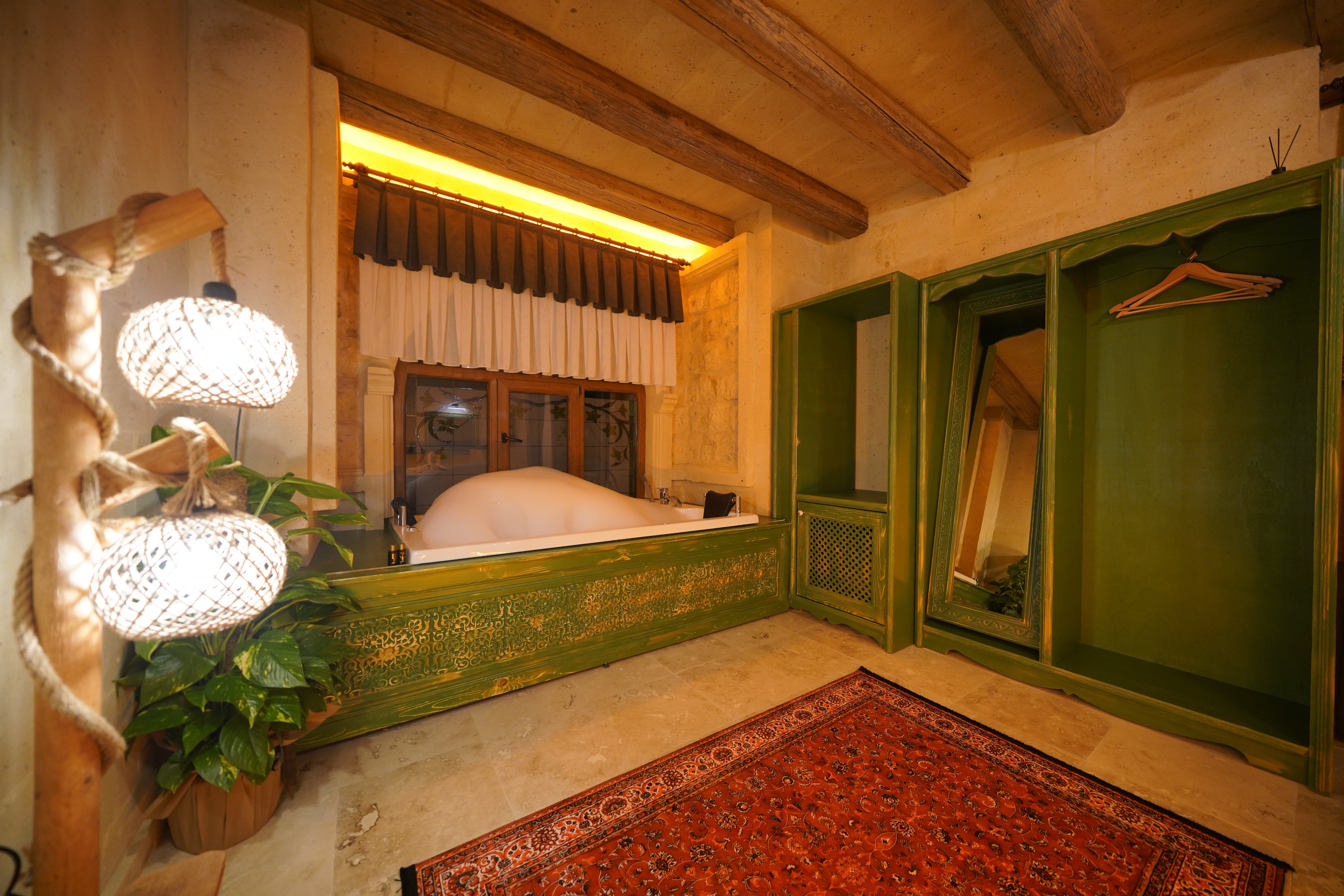 Çavuşin Suite