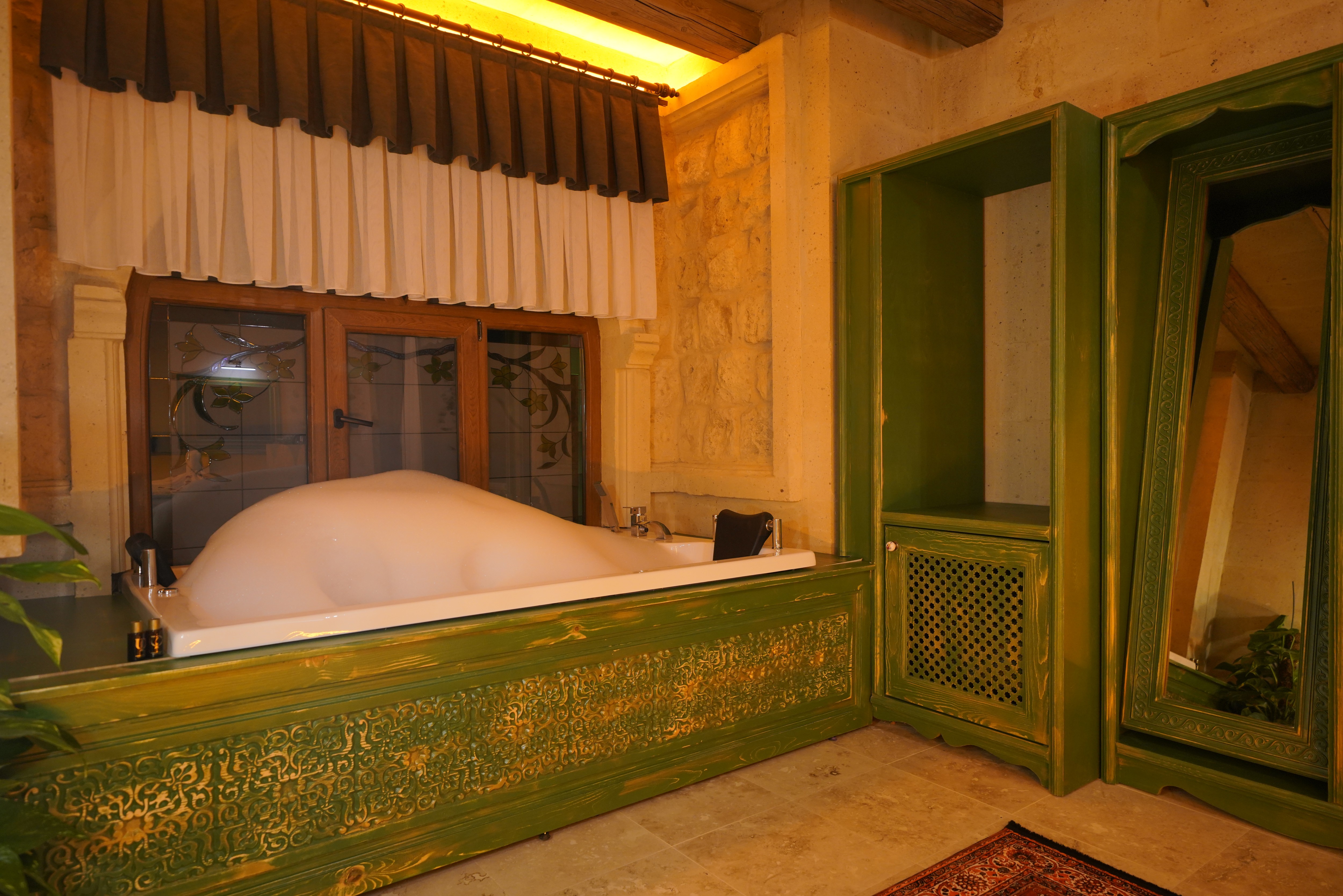 Çavuşin Suite