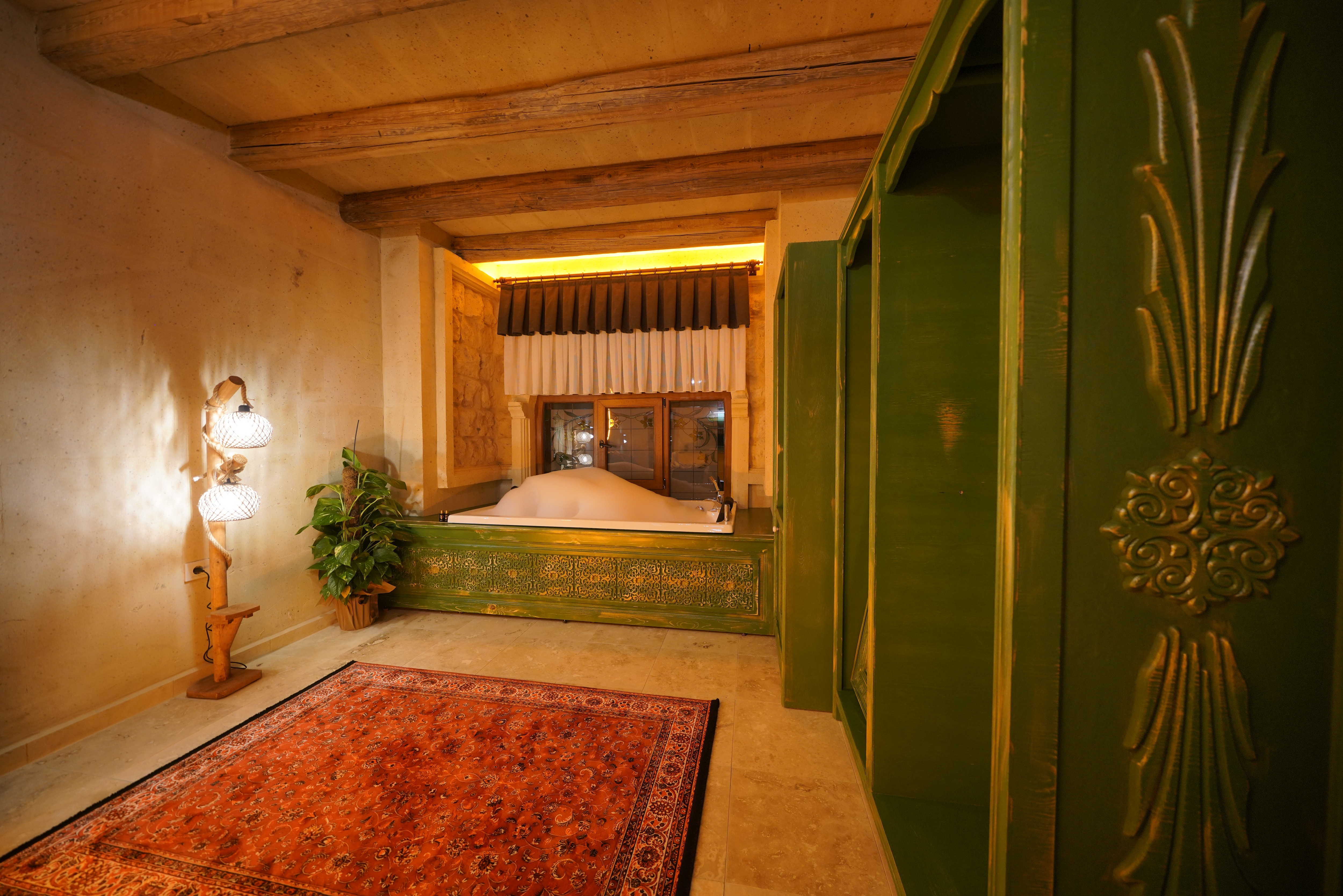 Çavuşin Suite